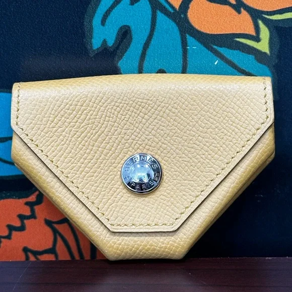 Hermès Le Quatre Epsom Coin Purse – Golden Amber Yellow - Picture 4 of 11